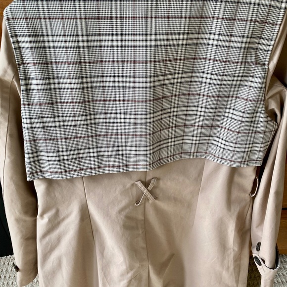 Ellen Tracy Raincoat - Size Large, EUC - Picture 3 of 12